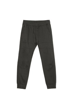 Cropp - Szare joggery z kieszeniami cargo - szary ze sklepu Cropp w kategorii Spodnie męskie - zdjęcie 175221904