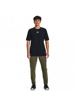 Męskie spodnie treningowe Under Armour UA Stretch Woven Cargo Pants - khaki ze sklepu Sportstylestory.com w kategorii Spodnie męskie - zdjęcie 175245212