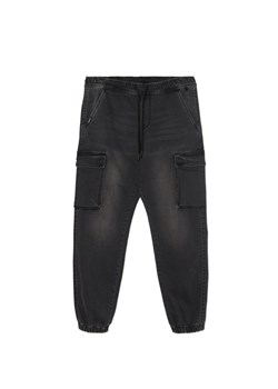 Cropp - Szare jeansowe joggery z kieszeniami cargo - szary ze sklepu Cropp w kategorii Spodnie męskie - zdjęcie 175282700