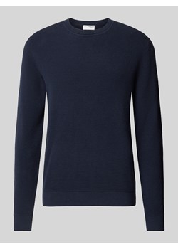 Sweter z dzianiny z prążkowanymi wykończeniami model ‘ROSS’ ze sklepu Peek&Cloppenburg  w kategorii Swetry męskie - zdjęcie 175313674