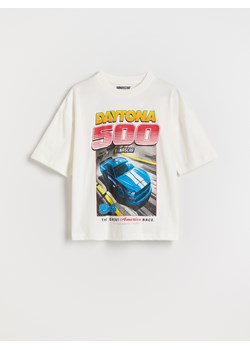 Reserved - T-shirt oversize Nascar - złamana biel ze sklepu Reserved w kategorii T-shirty chłopięce - zdjęcie 175326903