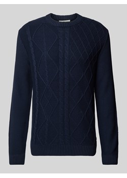 Sweter z dzianiny o kroju regular fit ze ściegiem warkoczowym i prążkowanymi wykończeniami ze sklepu Peek&Cloppenburg  w kategorii Swetry męskie - zdjęcie 175347463