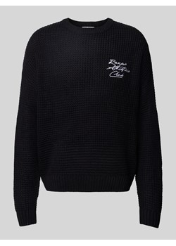 Sweter z dzianiny z wyhaftowanym logo ze sklepu Peek&Cloppenburg  w kategorii Swetry męskie - zdjęcie 175379563