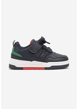 Granatowe Buty Sportowe Sneakersy na Płaskiej Tłoczonej Podeszwie Ozdobione Perforacją Inalen ze sklepu born2be.pl w kategorii Buty sportowe dziecięce - zdjęcie 175382224