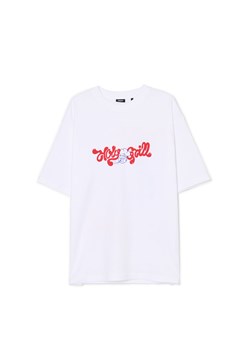 Cropp - Biały T-shirt z grillowym nadrukiem - biały ze sklepu Cropp w kategorii T-shirty męskie - zdjęcie 175391810