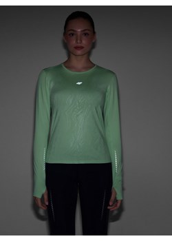 Damski longsleeve do biegania 4F 4FWAW24TFLOF249 - zielony ze sklepu Sportstylestory.com w kategorii Bluzki damskie - zdjęcie 175409900