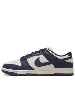 Buty Nike Dunk Low Next Nature FZ6770-001 - granatowo-białe ze sklepu streetstyle24.pl w kategorii Buty sportowe damskie - zdjęcie 175418990