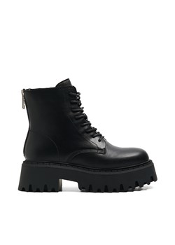 Cropp - Czarne botki zapinane na zamek - czarny ze sklepu Cropp w kategorii Workery damskie - zdjęcie 175439693