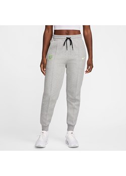 Damskie joggery piłkarskie ze średnim stanem Nike FC Barcelona Tech Fleece - Szary ze sklepu Nike poland w kategorii Spodnie damskie - zdjęcie 175459392