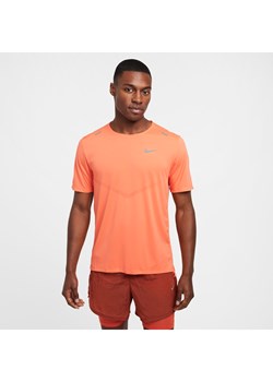 Męska koszulka z krótkim rękawem do biegania Dri-FIT Nike Rise 365 - Różowy ze sklepu Nike poland w kategorii T-shirty męskie - zdjęcie 175481494