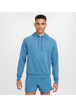 Męska uniwersalna bluza z kapturem i ochroną przed promieniowaniem UV Dri-FIT Nike Primary - Niebieski ze sklepu Nike poland w kategorii Bluzy męskie - zdjęcie 175500360