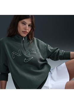 Damska bluza oversize z logo i zamkiem 1/4 Nike Sportswear Phoenix Fleece - Zieleń ze sklepu Nike poland w kategorii Bluzy damskie - zdjęcie 175500394