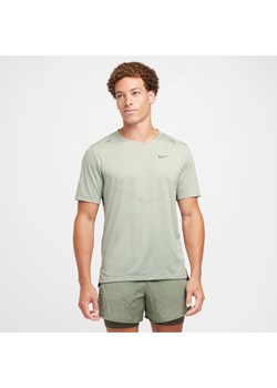 Męska koszulka z krótkim rękawem do biegania Dri-FIT Nike Rise 365 - Zieleń ze sklepu Nike poland w kategorii T-shirty męskie - zdjęcie 175500432