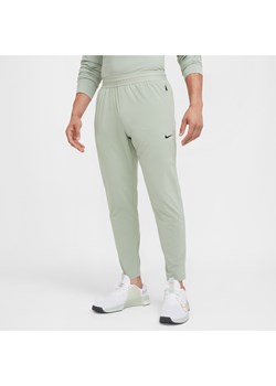 Męskie spodnie do fitnessu Dri-FIT Nike Flex Rep - Zieleń ze sklepu Nike poland w kategorii Spodnie męskie - zdjęcie 175544823