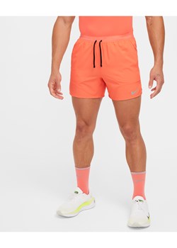 Męskie spodenki do biegania z wszytą bielizną 13 cm Nike Dri-FIT Stride - Różowy ze sklepu Nike poland w kategorii Spodenki męskie - zdjęcie 175589770