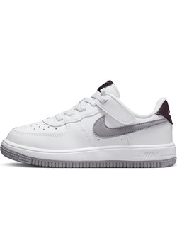 Buty dla małych dzieci Nike Force 1 Low EasyOn - Biel ze sklepu Nike poland w kategorii Buty sportowe dziecięce - zdjęcie 175589791