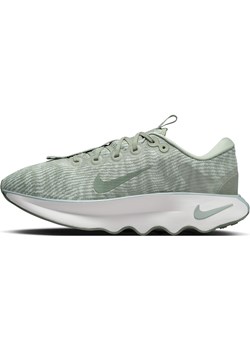 Męskie buty do chodzenia Nike Motiva - Zieleń ze sklepu Nike poland w kategorii Buty sportowe męskie - zdjęcie 175609444