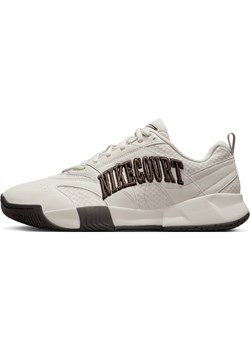 Męskie buty do tenisa na twarde korty NikeCourt Lite 4 Heritage - Brązowy ze sklepu Nike poland w kategorii Buty sportowe męskie - zdjęcie 175609492