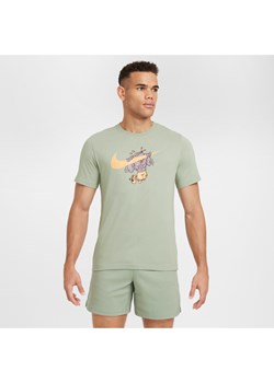 Męski T-shirt do fitnessu Nike Dri-FIT - Zieleń ze sklepu Nike poland w kategorii T-shirty męskie - zdjęcie 175626412