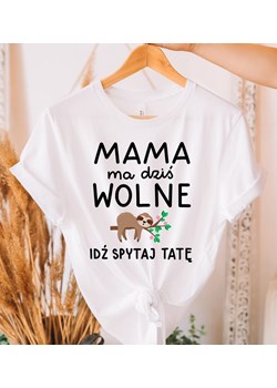 koszulka dla mamy MAMA MA DZIŚ WOLNE ze sklepu Time For Fashion w kategorii Bluzki damskie - zdjęcie 175636013