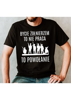 koszulka dla żołnierza na prezent bycie żołnierzem to powołanie ze sklepu Time For Fashion w kategorii T-shirty męskie - zdjęcie 175636600