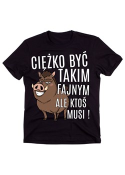 KOSZULKA CIĘŻKO BYĆ TAKIM FAJNYM ALE KTOŚ MUSi ze sklepu Time For Fashion w kategorii T-shirty męskie - zdjęcie 175638632