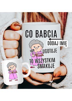 Kubek dla babci z imieniem - CO BABCIA UGOTUJE TO WSZYSTKIEM SMAKUJE ze sklepu Time For Fashion w kategorii Kubki - zdjęcie 175640853