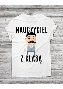 Koszulka męska "NAUCZYCIEL Z KLASĄ" ze sklepu Time For Fashion w kategorii T-shirty męskie - zdjęcie 175643352