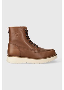 Tommy Hilfiger buty skórzane TH AMERICAN WARM LEATHER BOOT męskie kolor brązowy FM0FM04668 ze sklepu ANSWEAR.com w kategorii Buty zimowe męskie - zdjęcie 175654900