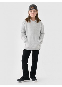 Dresowa bluza dziewczęca nierozpinana z kapturem 4F 4FJWMM00TSWSF1862 - szara ze sklepu Sportstylestory.com w kategorii Bluzy dziewczęce - zdjęcie 175720573