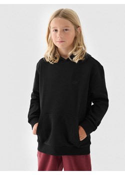 Chłopięca bluza dresowa nierozpinana z kapturem 4F 4FJWMM00TSWSM1860 - czarna ze sklepu Sportstylestory.com w kategorii Bluzy chłopięce - zdjęcie 175733472
