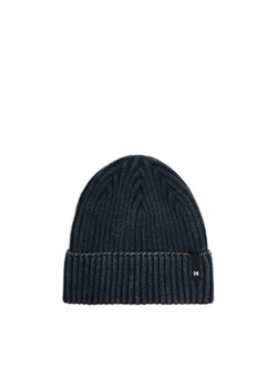 Cropp - Granatowa czapka beanie z naszywką - granatowy ze sklepu Cropp w kategorii Czapki zimowe męskie - zdjęcie 175734803