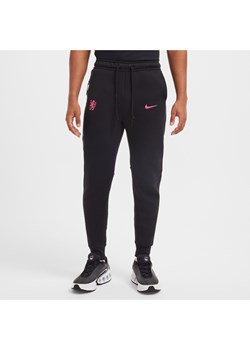 Męskie joggery piłkarskie z dzianiny Nike Chelsea F.C. Tech (wersja trzecia) - Czerń ze sklepu Nike poland w kategorii Spodnie męskie - zdjęcie 175745973