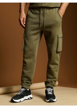 Sinsay - Spodnie tapered fit - khaki ze sklepu Sinsay w kategorii Spodnie męskie - zdjęcie 175815204