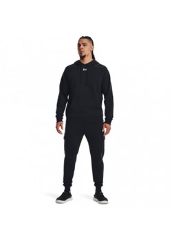 Męskie spodnie dresowe Under Armour UA Rival Fleece Cargo Jogger - czarne ze sklepu Sportstylestory.com w kategorii Spodnie męskie - zdjęcie 175826690