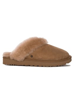 UGG Kapcie &quot;Classic II&quot; w kolorze jasnobrązowym ze sklepu Limango Polska w kategorii Kapcie damskie - zdjęcie 175936162