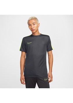 Męska koszulka piłkarska z krótkim rękawem Dri-FIT Nike Academy - Szary ze sklepu Nike poland w kategorii T-shirty męskie - zdjęcie 175977350