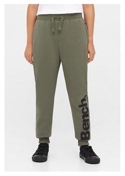 Bench Spodnie dresowe &quot;Stanley Sports&quot; w kolorze khaki ze sklepu Limango Polska w kategorii Spodnie chłopięce - zdjęcie 176061383
