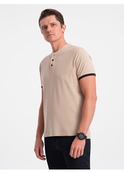 Koszulka męska polo bez kołnierzyka - beżowa V5 OM-TSCT-0156 ze sklepu ombre w kategorii T-shirty męskie - zdjęcie 176064304