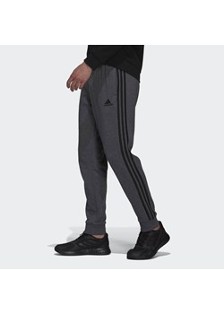 Spodnie męskie adidas Essentials French Terry Tapered Cuff 3-Stripes Pants ze sklepu Decathlon w kategorii Spodnie męskie - zdjęcie 176090832