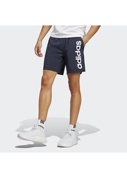 AEROREADY Essentials Chelsea Linear Logo Shorts ze sklepu Decathlon w kategorii Spodenki męskie - zdjęcie 176093962