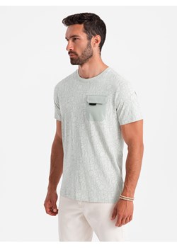 Bawełniany męski t-shirt z literowym printem i kieszonką – żółto-zielony V4 OM-TSFP-0188 ze sklepu ombre w kategorii T-shirty męskie - zdjęcie 176246042