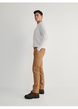 Reserved - Spodnie chino slim fit - brązowy ze sklepu Reserved w kategorii Spodnie męskie - zdjęcie 176251522