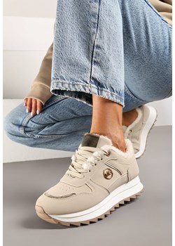 Beżowe Płaskie Sznurowane Sneakersy Ocieplane Ozdobione Metalicznymi Aplikacjami Cyrirra ze sklepu born2be.pl w kategorii Buty sportowe damskie - zdjęcie 176258771