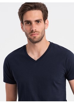 Klasyczna męska bawełniana koszulka z dekoltem w serek BASIC - granatowa V2 OM-TSBS-0145 ze sklepu ombre w kategorii T-shirty męskie - zdjęcie 176277630