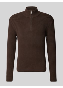 Sweter z dzianiny ze stójką model ‘THEO’ ze sklepu Peek&Cloppenburg  w kategorii Swetry męskie - zdjęcie 176284380