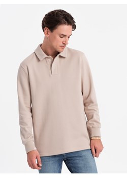 Bluza męska z kołnierzykiem polo ze strukturalnej dzianiny - beżowa V2  OM-SSNZ-0149 ze sklepu ombre w kategorii Bluzy męskie - zdjęcie 176291362