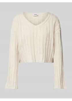 Sweter z dzianiny krótki z dekoltem w serek model ‘NINA’ ze sklepu Peek&Cloppenburg  w kategorii Swetry damskie - zdjęcie 176295283