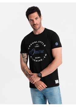 T-shirt męski z nadrukiem Ombre Casual Style – czarny V2 OM-TSPT-0144 ze sklepu ombre w kategorii T-shirty męskie - zdjęcie 176298401