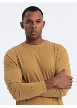 Męski longsleeve  BASIC z okrągłym dekoltem - musztardowy V10 OM-LSBL-0106 ze sklepu ombre w kategorii T-shirty męskie - zdjęcie 176299584